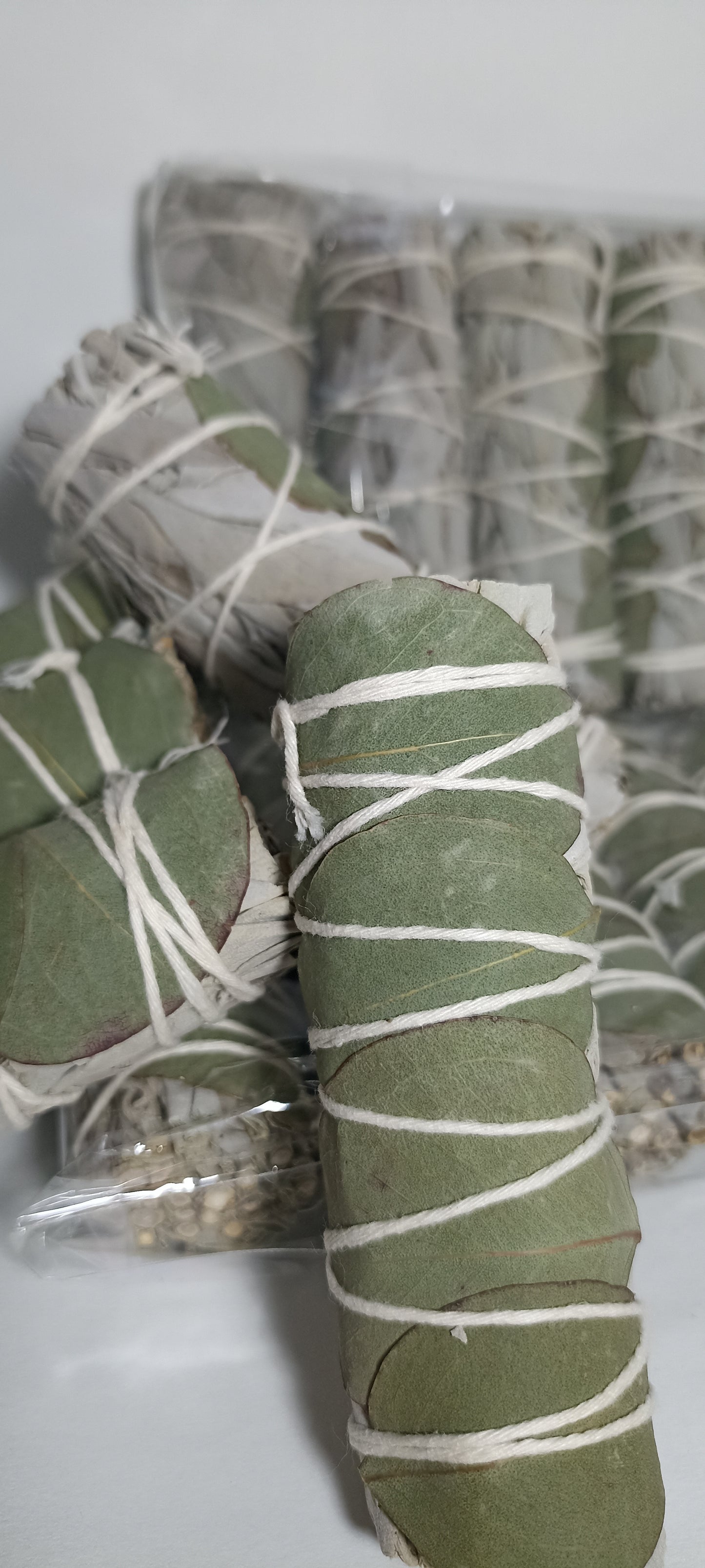 Mazos de Salvia Blanca Fina y Eucalipto