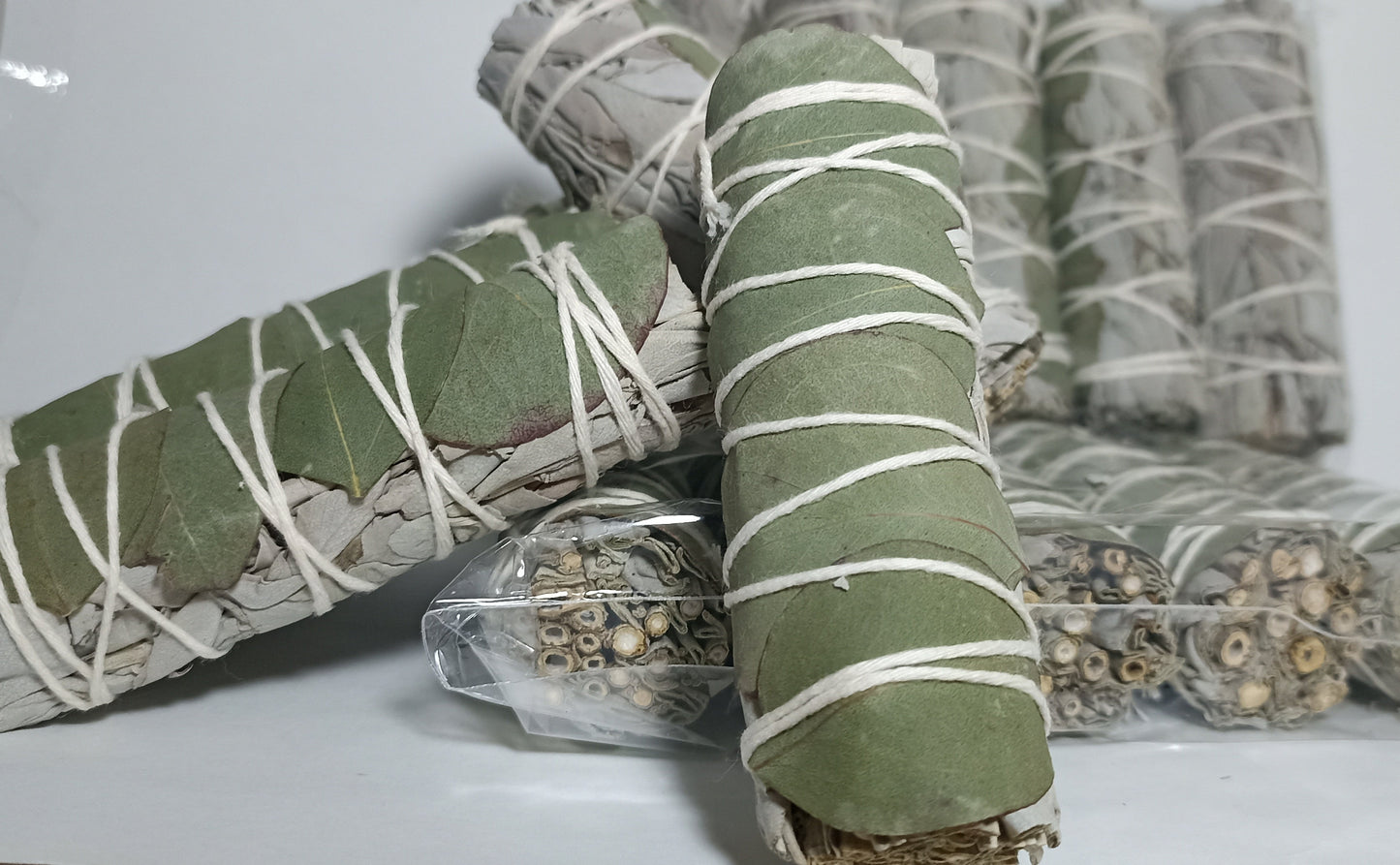 Mazos de Salvia Blanca Fina y Eucalipto