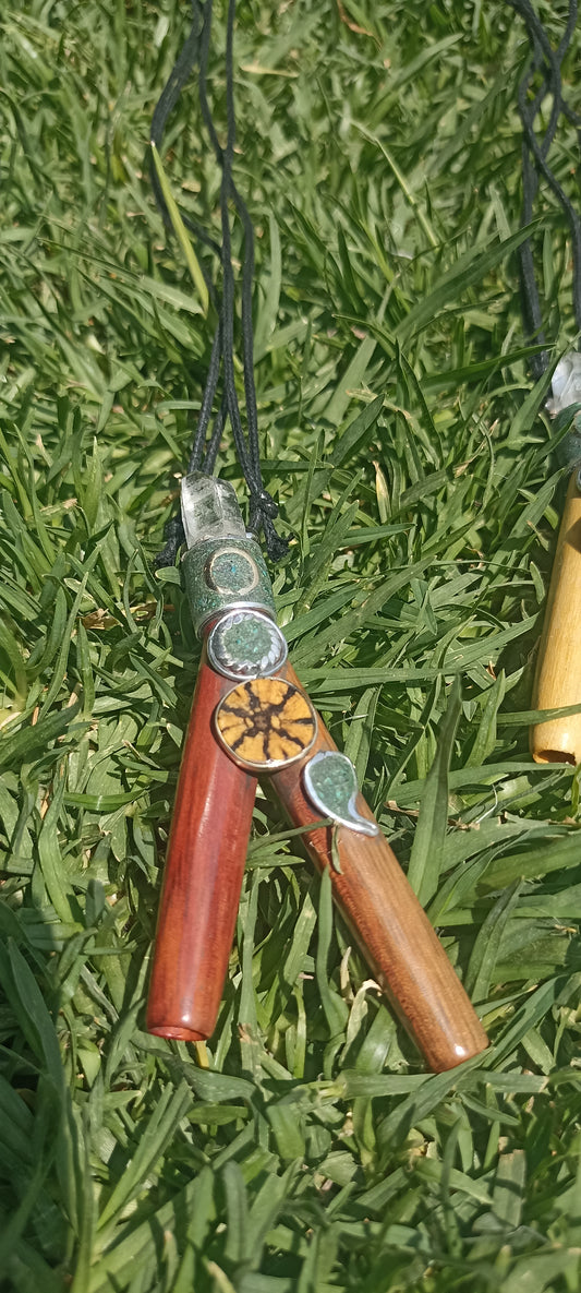 Kuripe madera colgante con cuarzo Blanco