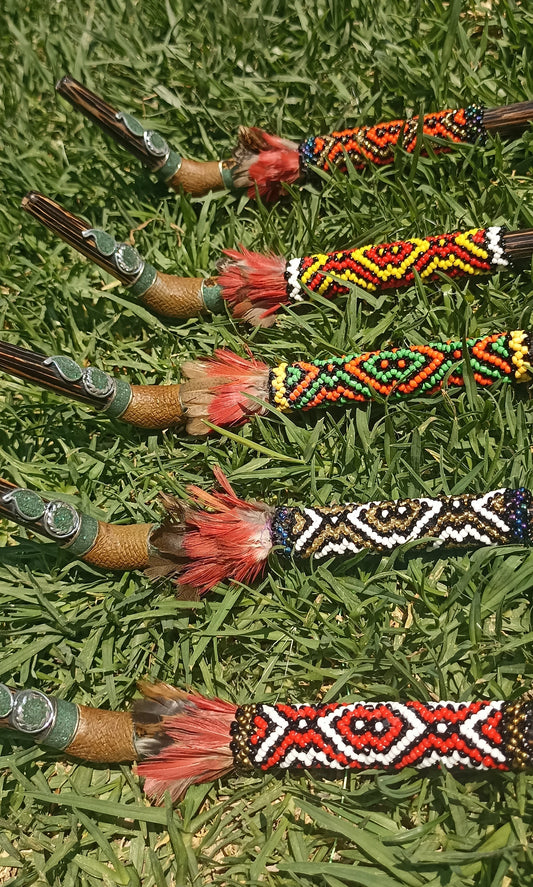 Tepi Aresanal Chaquira y plumas