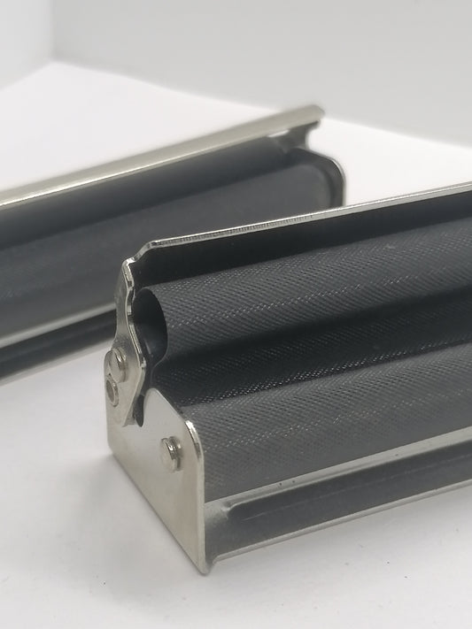 Metal rolling machine