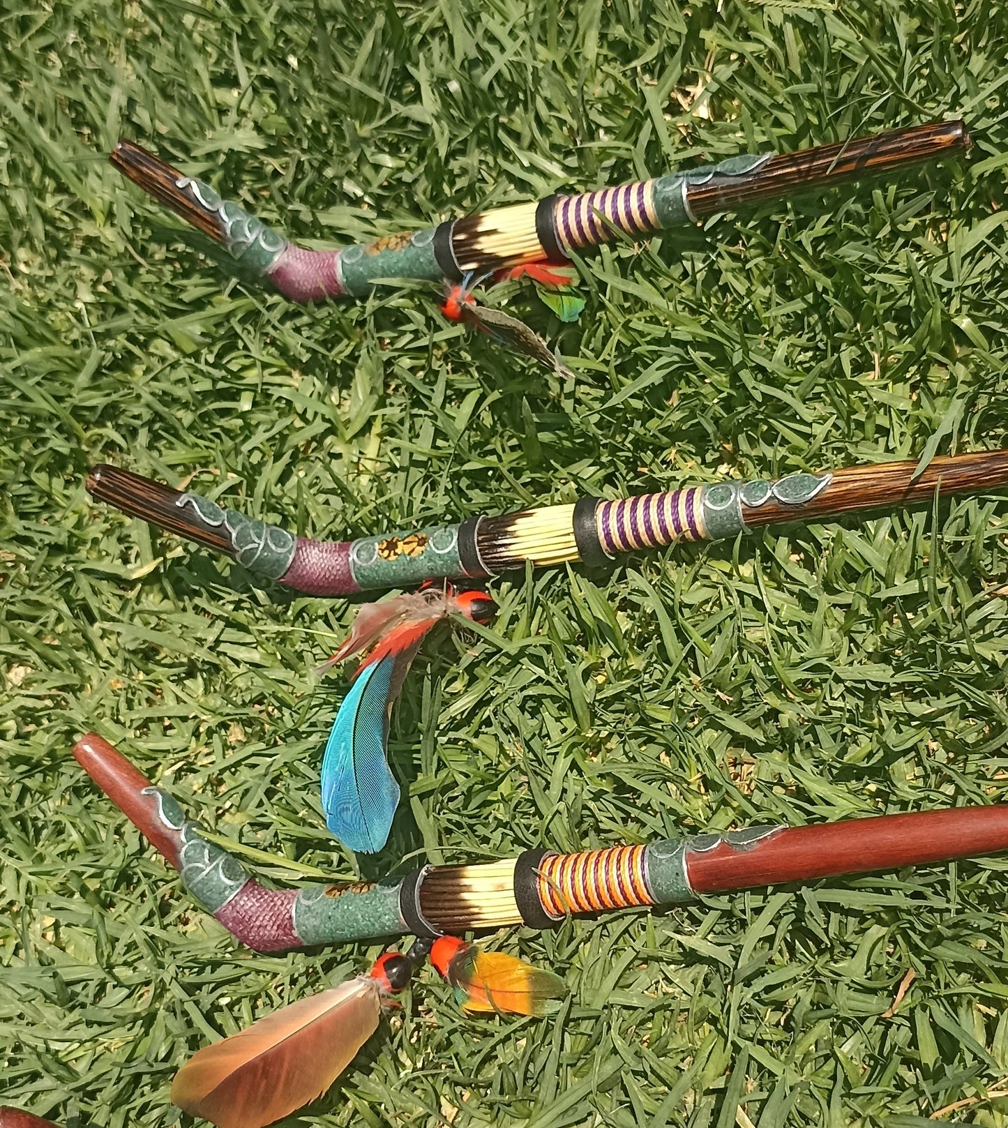Tepi Arresanal con Espinas y Plumas