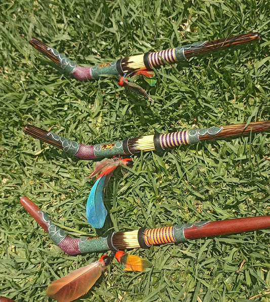 Tepi Arresanal con Espinas y Plumas